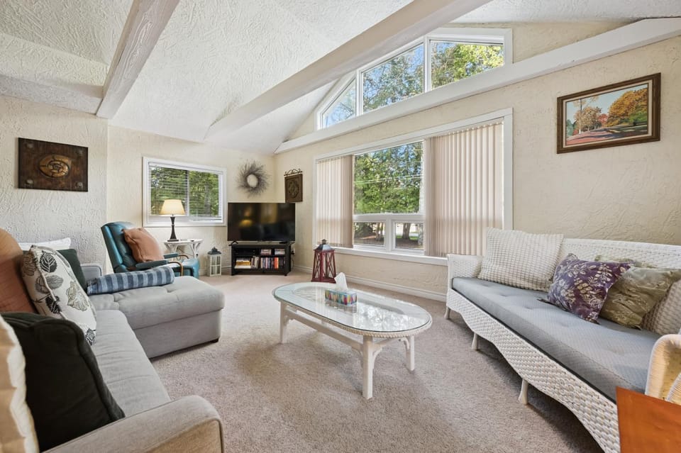 TV and multimedia, Living room, Seating area