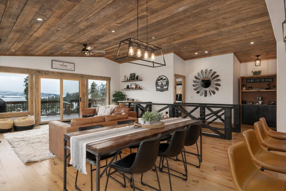 View (from property/room), Living room, Dining area, furniture