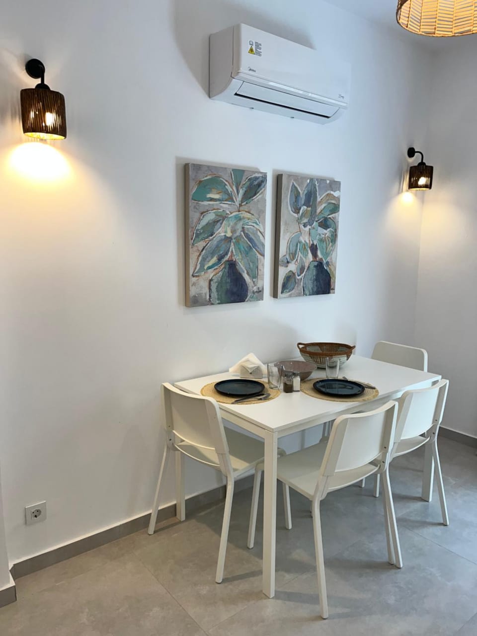 Living room, Seating area, air conditioner