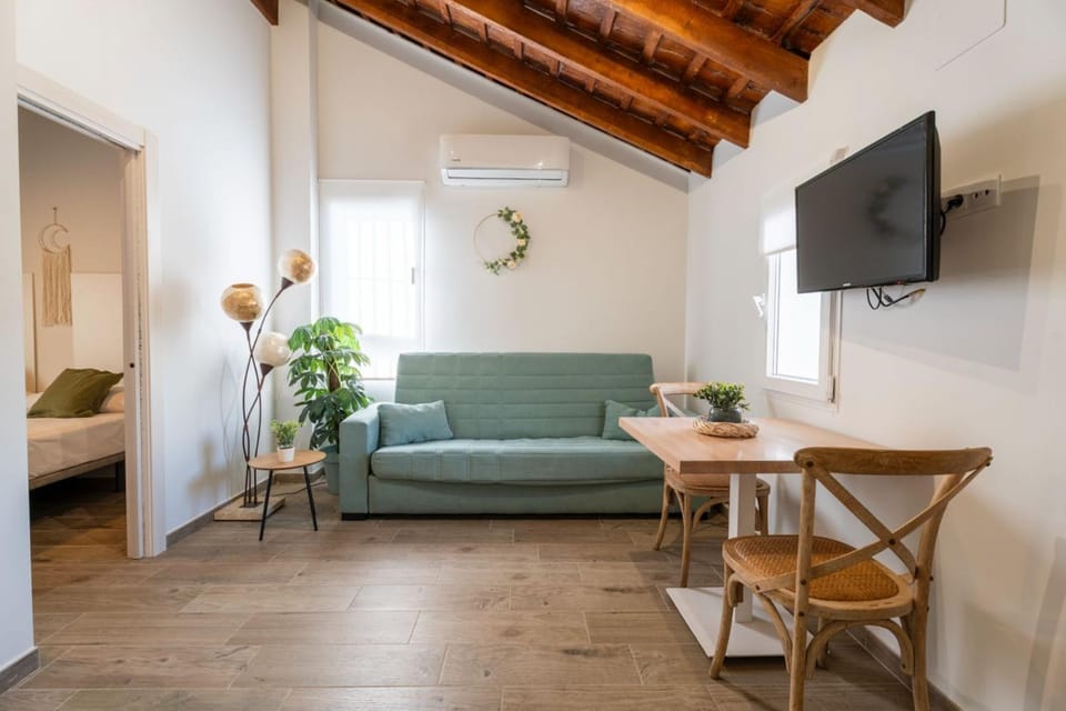 Living room, Breakfast