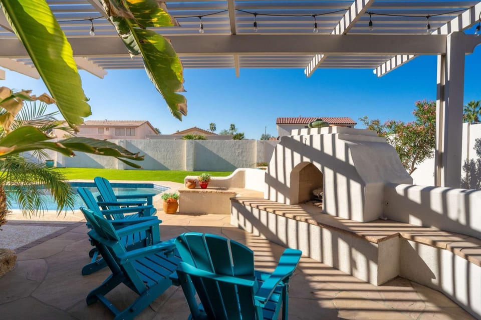Pool & Spa Outdoor Fireplace BBQ Pool Table House in Goodyear