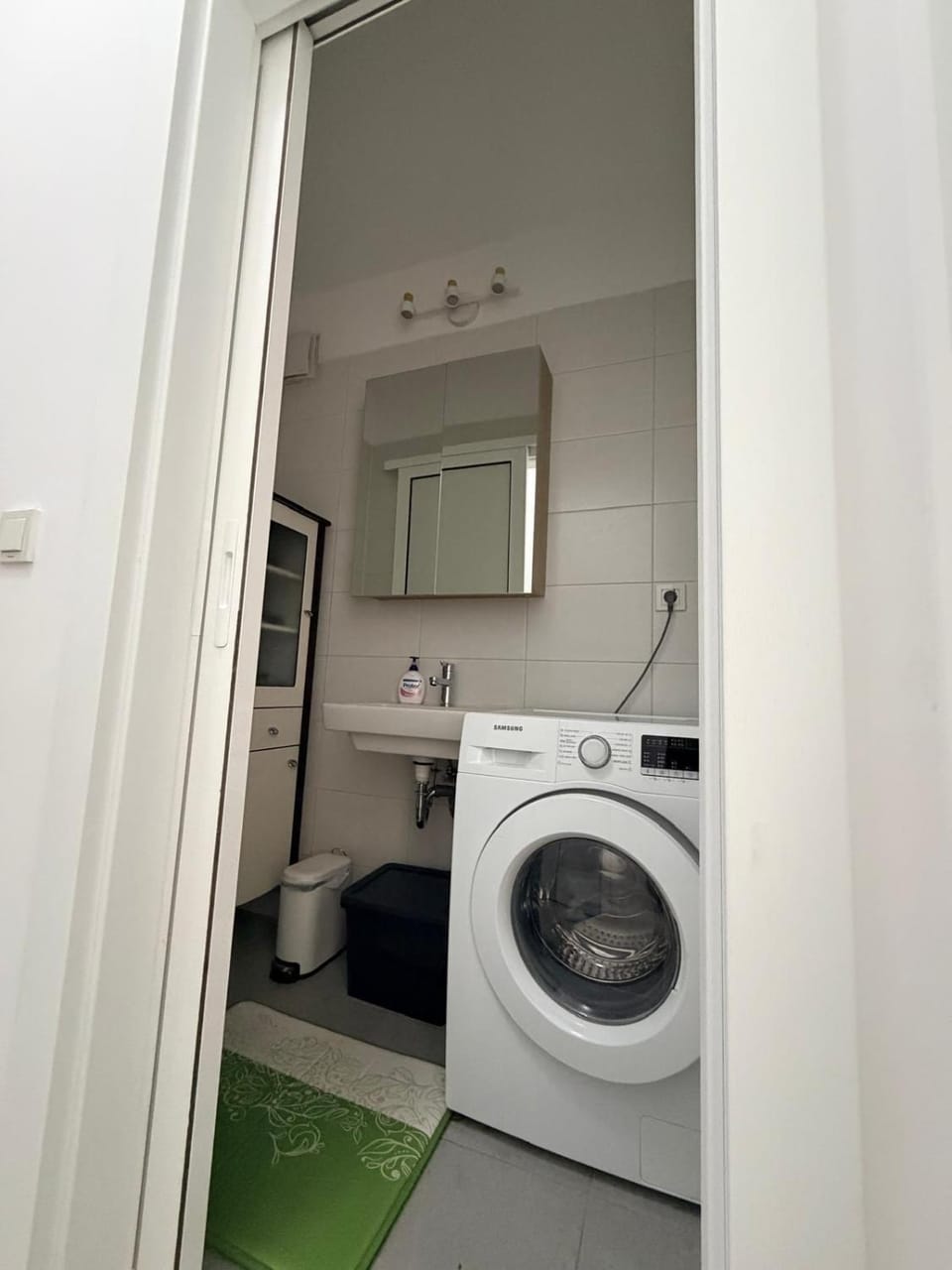 Bathroom, washing machine