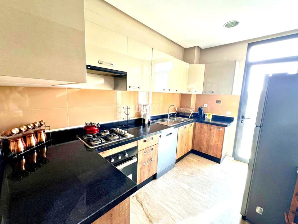 Kitchen or kitchenette, dishwasher, minibar, oven, stove