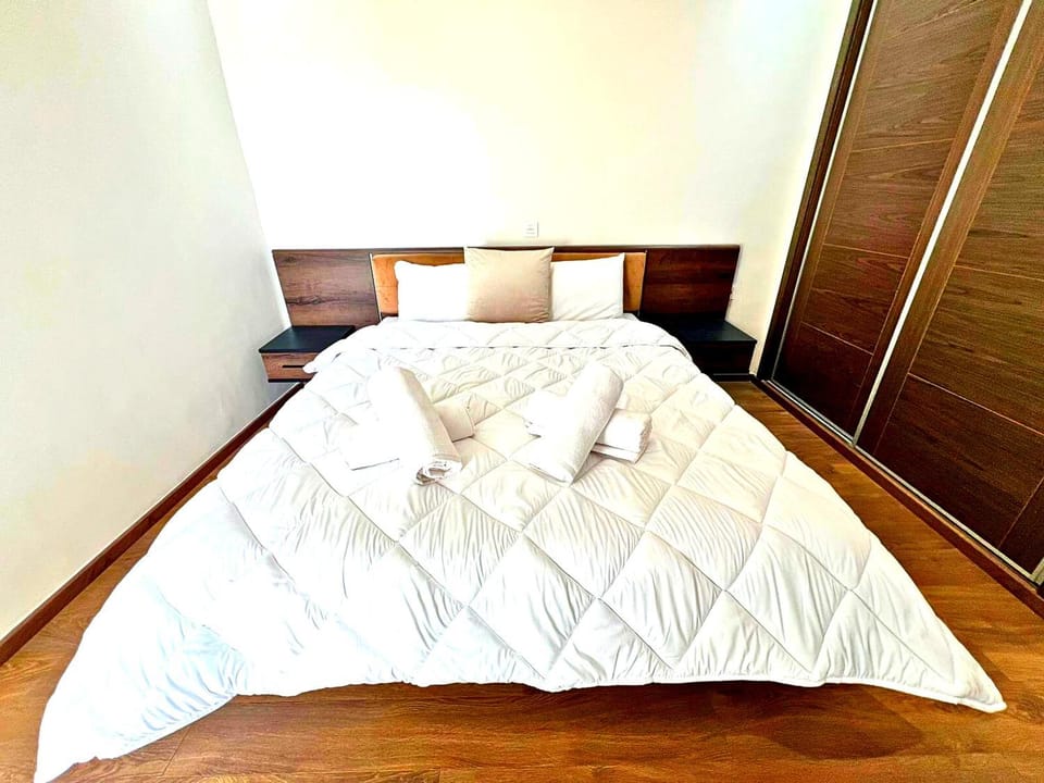 Bed, Photo of the whole room, Bedroom, towels
