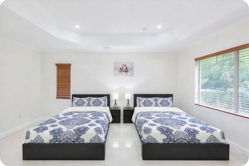 Supremacy Villa STR-6110 House in Hollywood