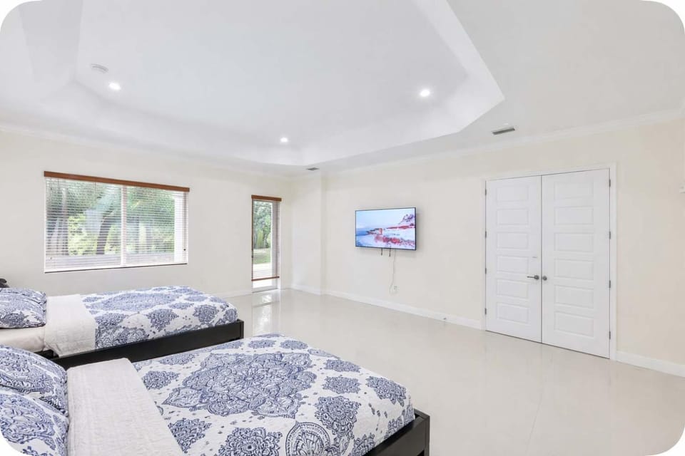 Supremacy Villa STR-6110 House in Hollywood