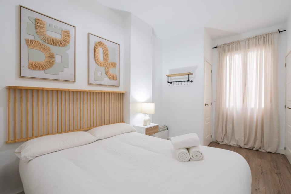 Steps to Gran Via Stylish 1BR in Chueca Alquiler Temporal Apartment in Centro