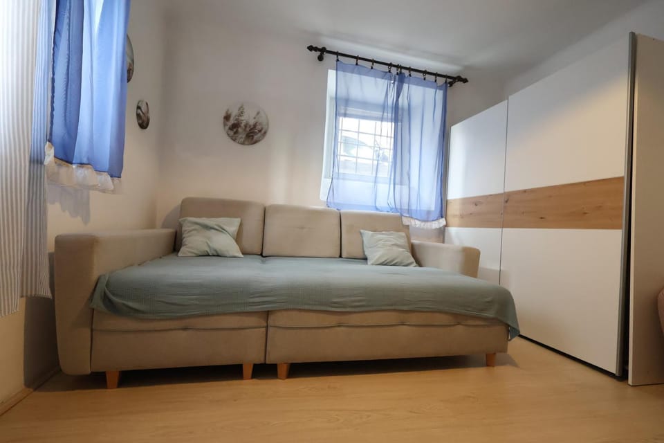 Bed, Living room, Photo of the whole room, Seating area, Bedroom