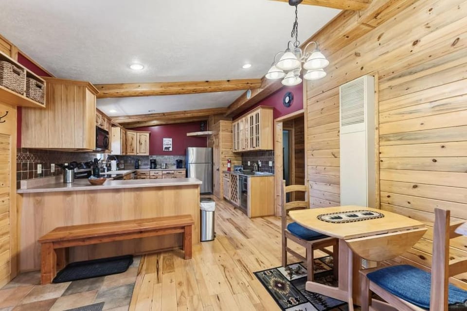 Kitchen or kitchenette, Dining area, furniture