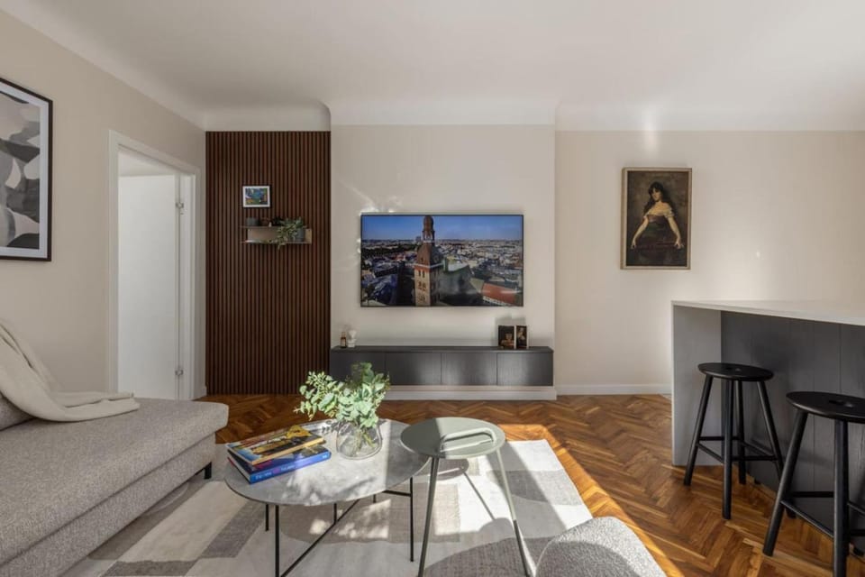 Old Town Retreat next to St Peter Church Apartment in Riga
