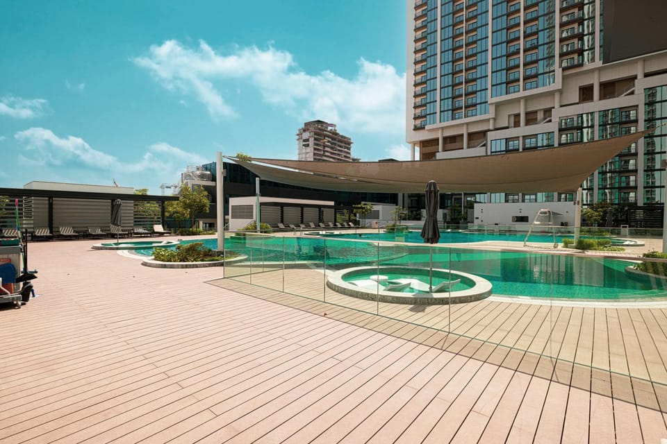 Pool view, Swimming pool, sunbed