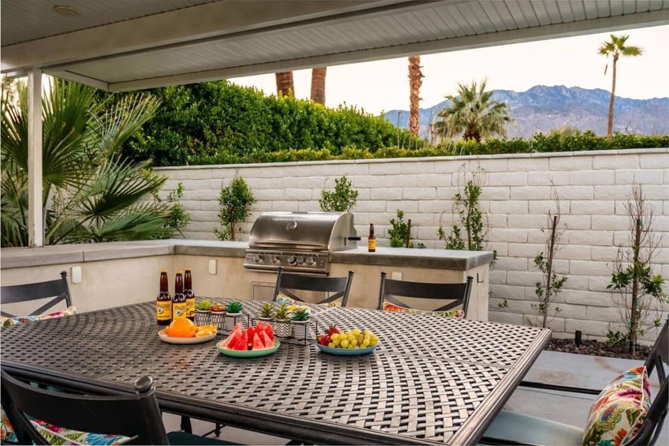 Patio, Dining area, Mountain view