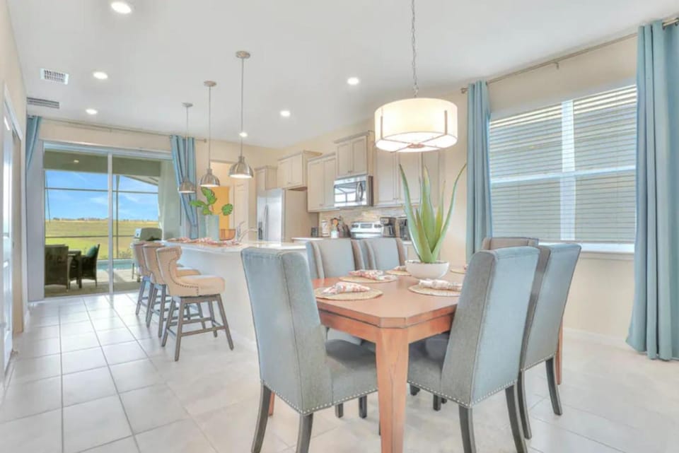 Windsor Island Bliss House in Four Corners