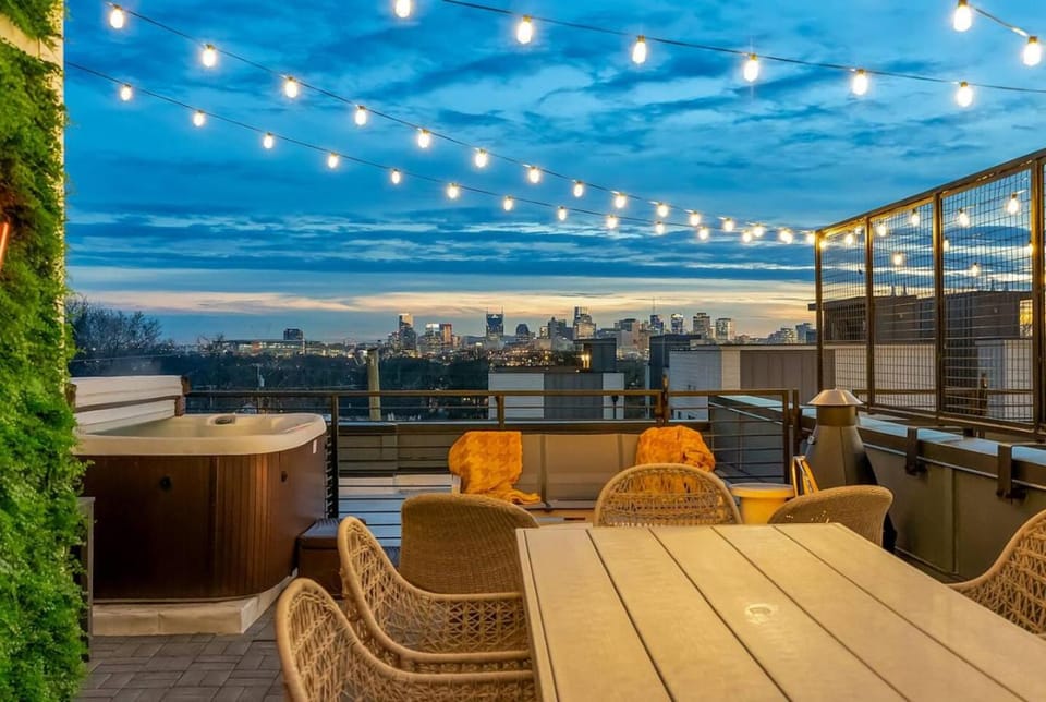 Elegant Home with Downtown Views Rooftop Hot Tub and Garage House in East Nashville