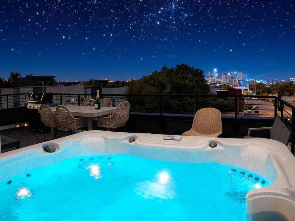 Elegant Home with Downtown Views Rooftop Hot Tub and Garage House in East Nashville