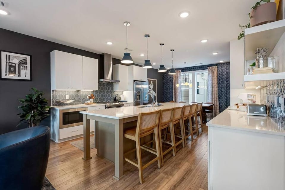 Elegant Home with Downtown Views Rooftop Hot Tub and Garage House in East Nashville