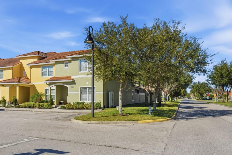 8951 Disney Dreams Family Townhouse Near Park House in Four Corners