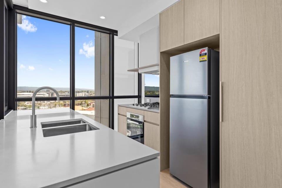 Serene 2 Bedroom Relaxation with Ocean Breeze Apartment in Mermaid Beach