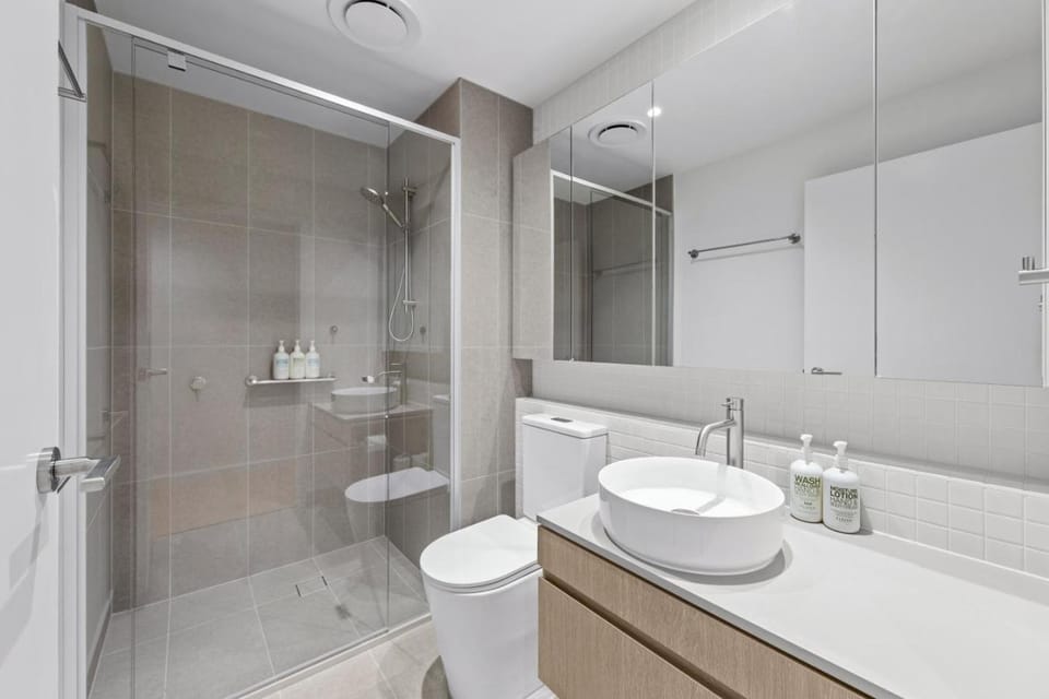 Sun-Kissed 2BR Escape with Pool Access Apartment in Mermaid Beach