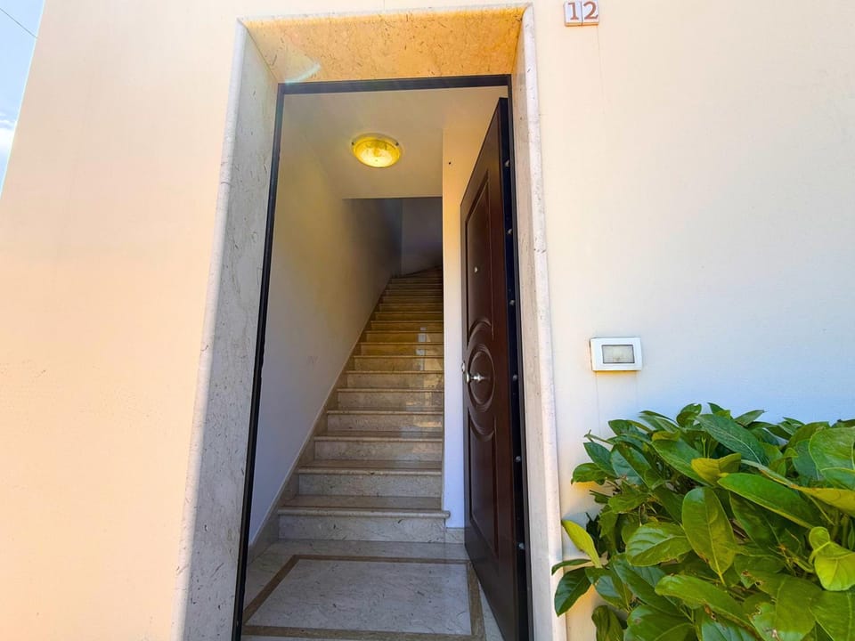 MOLO 24 LUXURY APARTMENT - with FREE Parking just 5 minutes walk from historic center Apartment in Tropea