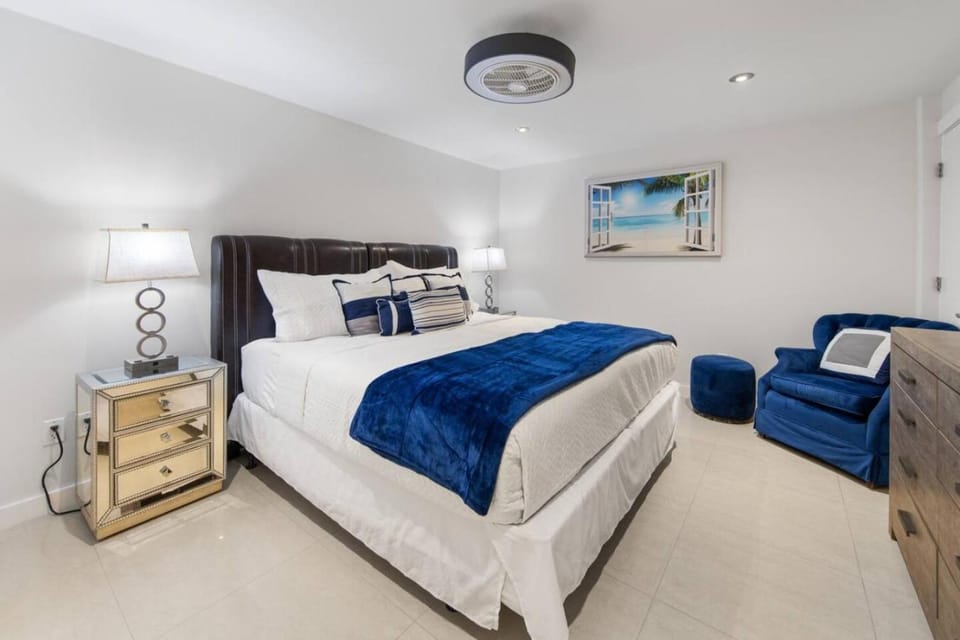 Bahia Mar - Steps from the Sand Paradise Apartment in South Padre Island