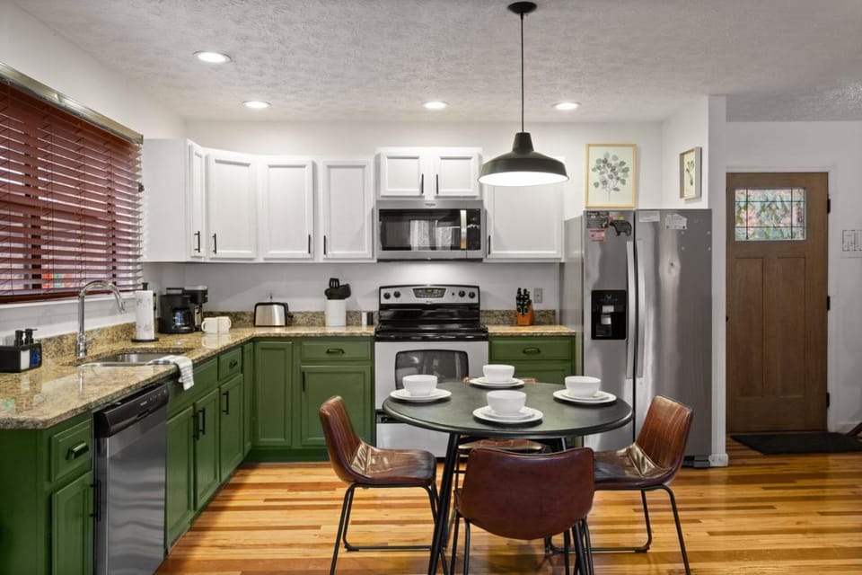 Locklyn's Loft | Views, Hot Tub, Game Room & MORE! House in Gatlinburg
