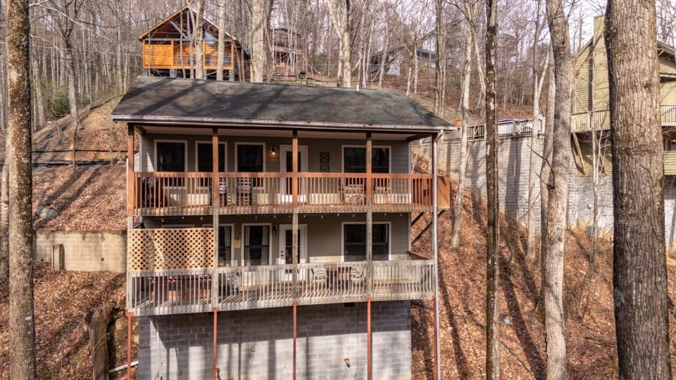 Locklyn's Loft | Views, Hot Tub, Game Room & MORE! House in Gatlinburg