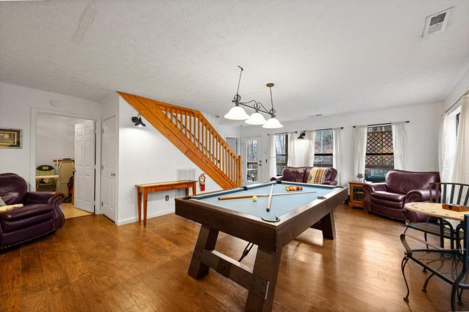 Locklyn's Loft | Views, Hot Tub, Game Room & MORE! House in Gatlinburg