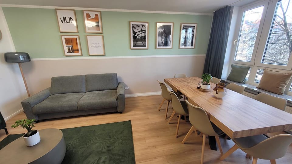 Seating area, Dining area