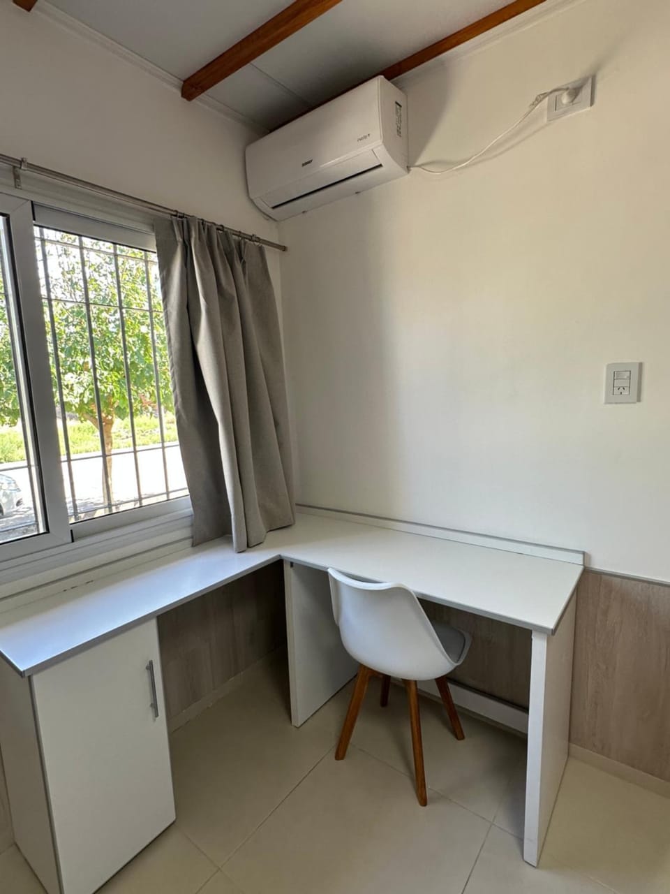 Seating area, air conditioner