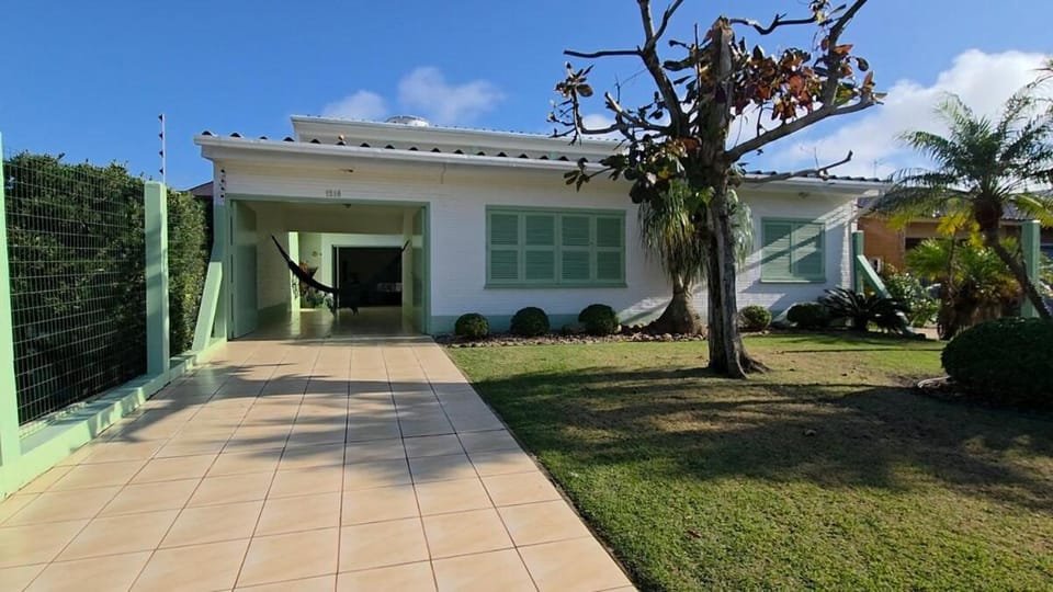 Casa Centro e Mar WiFi Sinuca bilhar Spa piscina House in Tramandaí