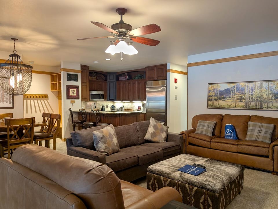 Kitchen or kitchenette, Living room, Seating area, Mountain view, furniture