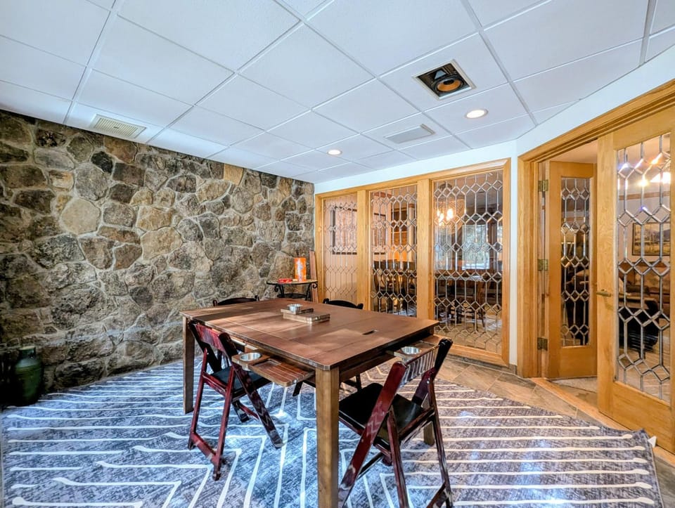 Seating area, Dining area, furniture