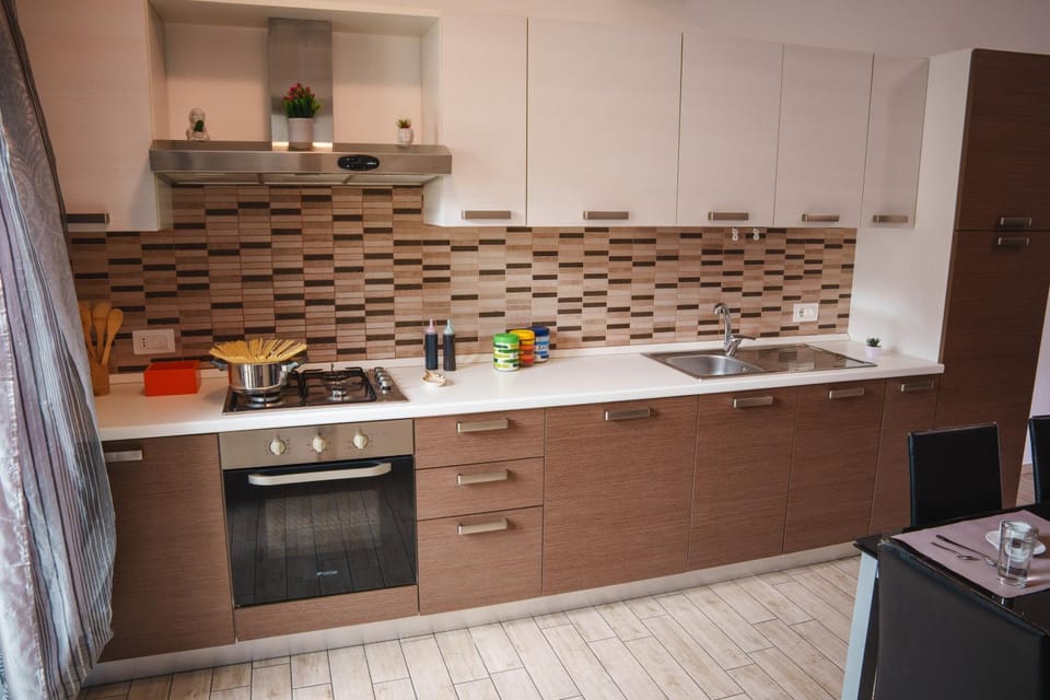 EIGHTEEN KT GOLDEN APARTMENT - With garden and private parking just 5 minutes walk from the historic center Apartment in Tropea