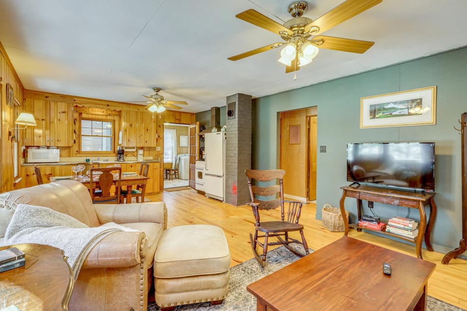 Private Dock & Beach! Lakefront, Fire Pit, Boats House in Capital District, NY, USA