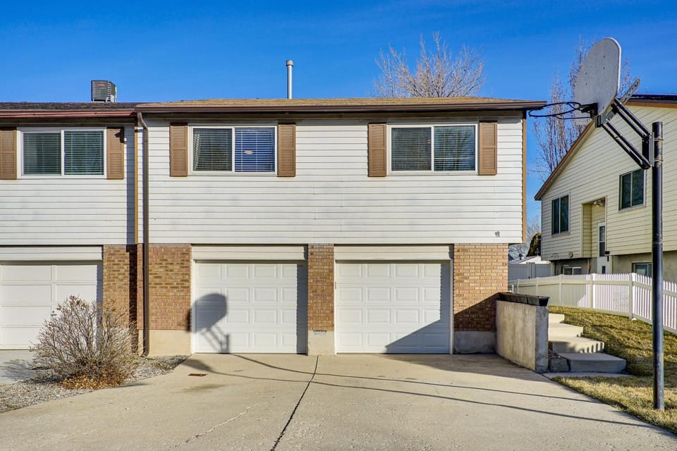 Private Yard & Basketball Hoop: Bright SLC Escape House in West Valley City