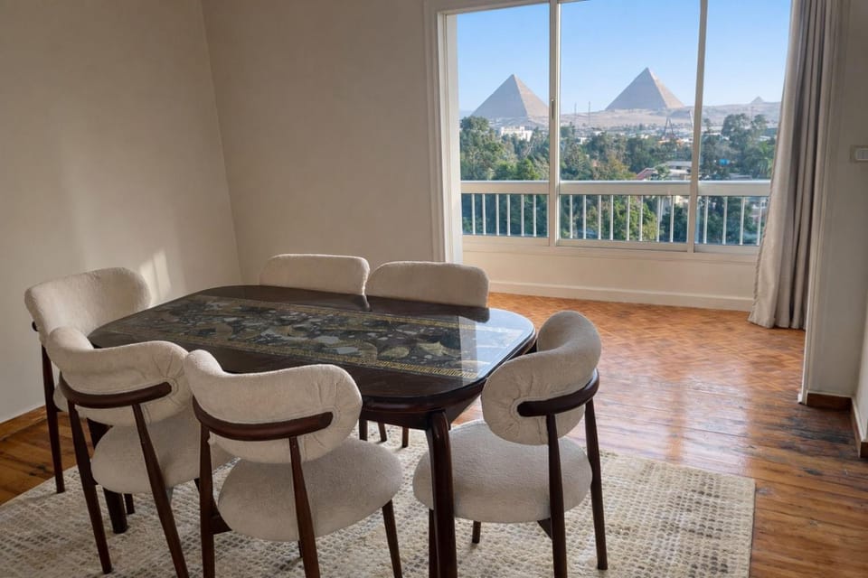 3 Pyramids, Grand Egyptian Museum and Roof Top , 3BR Apartment in Egypt