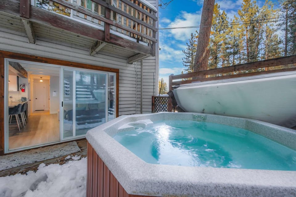 Zephyr Chalet Steps from Zephyr Cove Apartment in Zephyr Cove