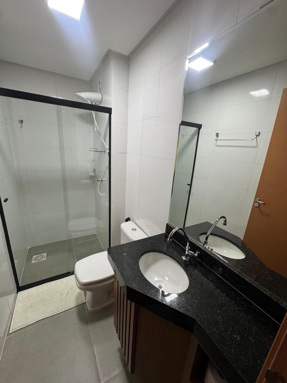 Shower, Toilet