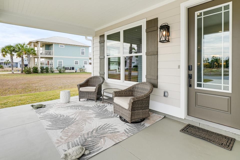 Walk to Beach! 'Ocean's Paradise' w/ Patio House in Mexico Beach