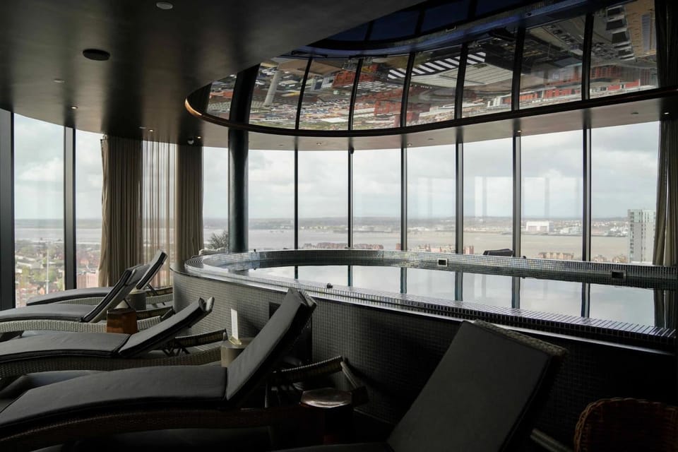 Communal lounge/ TV room