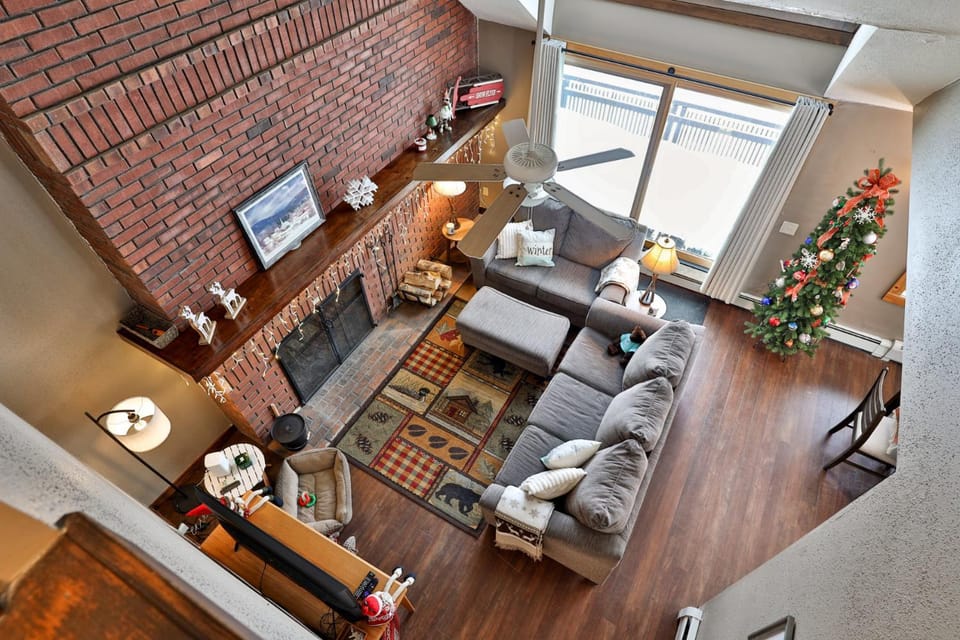 Sunrise Timberline 3BR ski in/ski out with fireplace, pool and hot tub House in Mendon