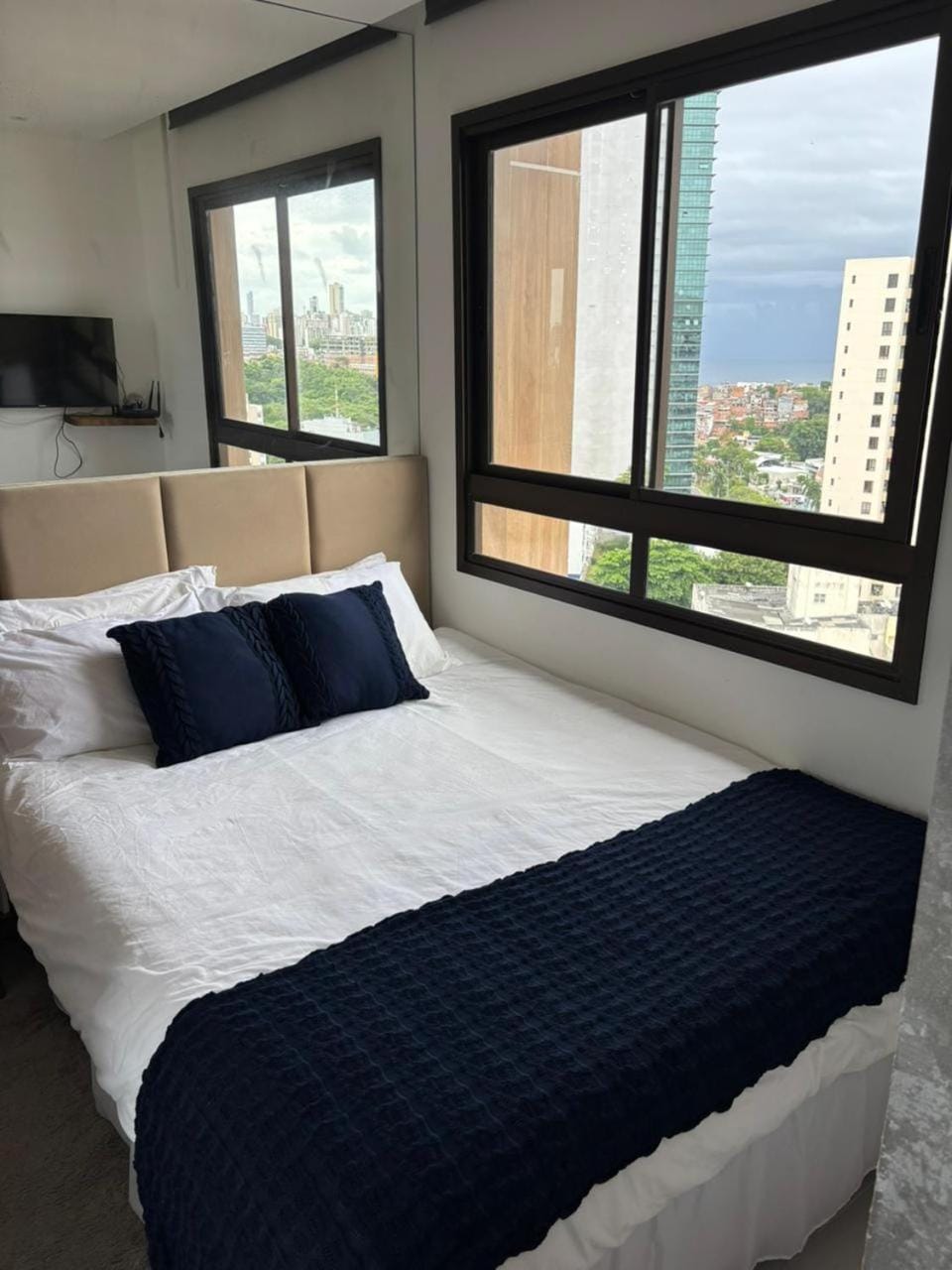 Bed, Natural landscape, Photo of the whole room, Bedroom