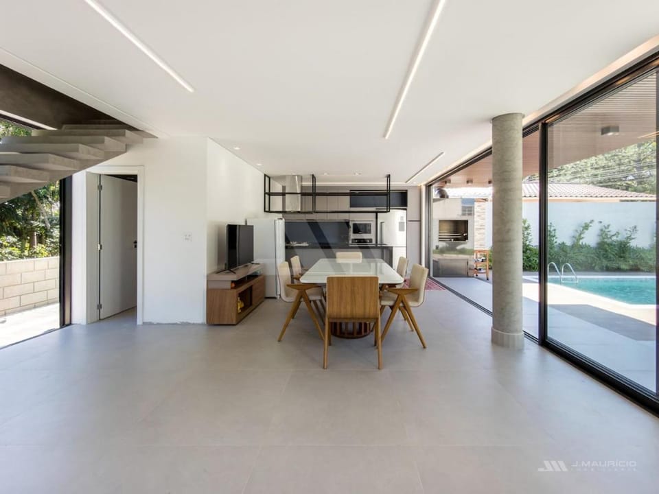 Casa Vivá Piscina Privativa, pertinho da Praia no Estaleirinho, wi-fi e 3 Suítes Climatizadas House in Balneário Camboriú