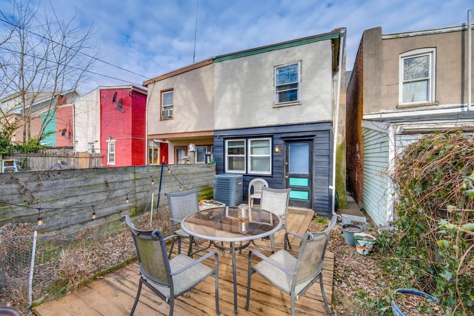 WFH Space & Yard! Walkable Lancaster Row Home House in Lancaster