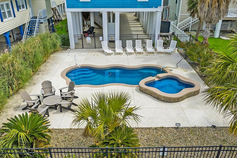Property building, Patio, Day, Garden, View (from property/room), Balcony/Terrace, Garden view, Pool view, Swimming pool, sunbed