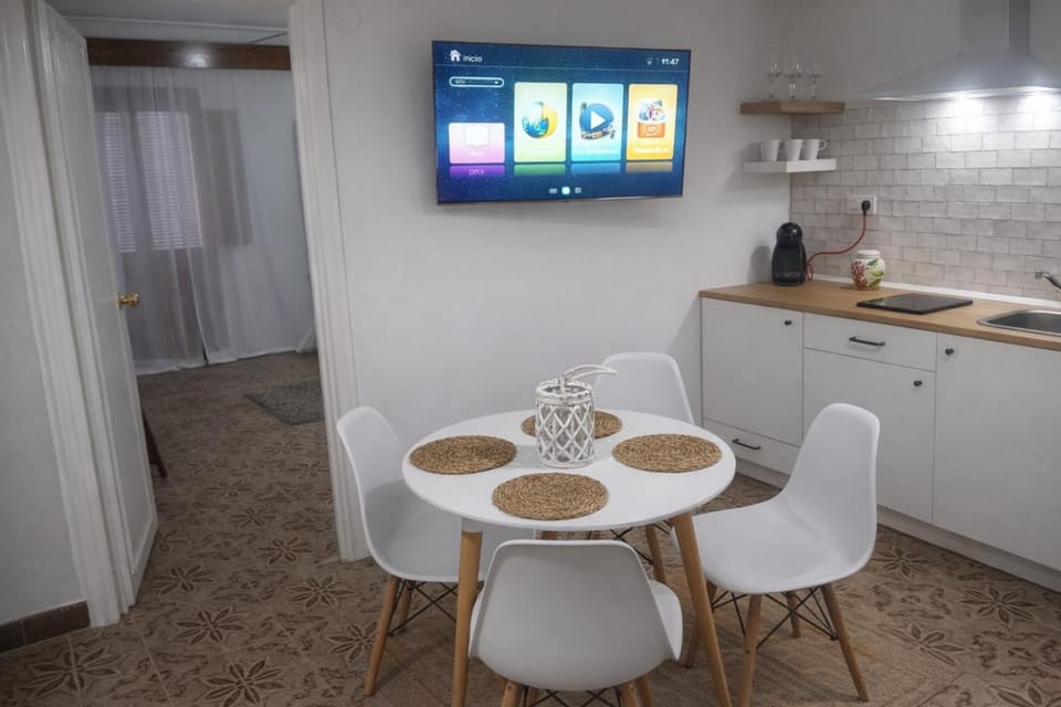 TV and multimedia, Coffee/tea facilities, Kitchen or kitchenette, Dining area