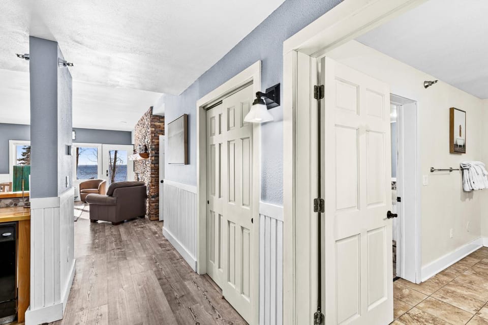 Whispering Pines Lake Views 1BR King Suite Apartment in Two Harbors