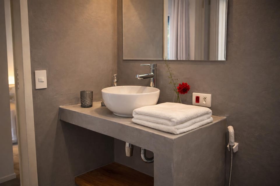 Bathroom, towels