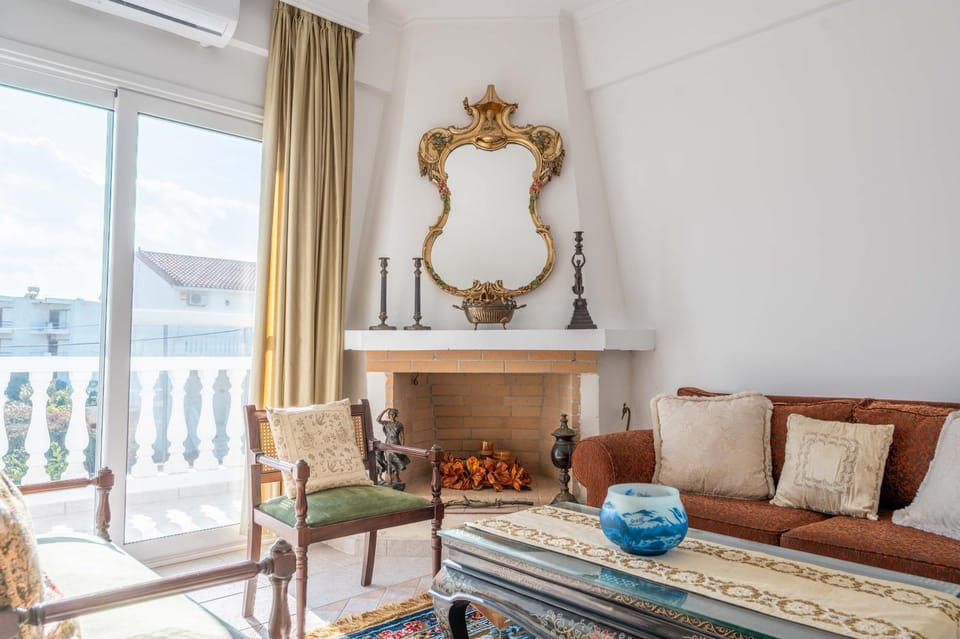 Living room, fireplace